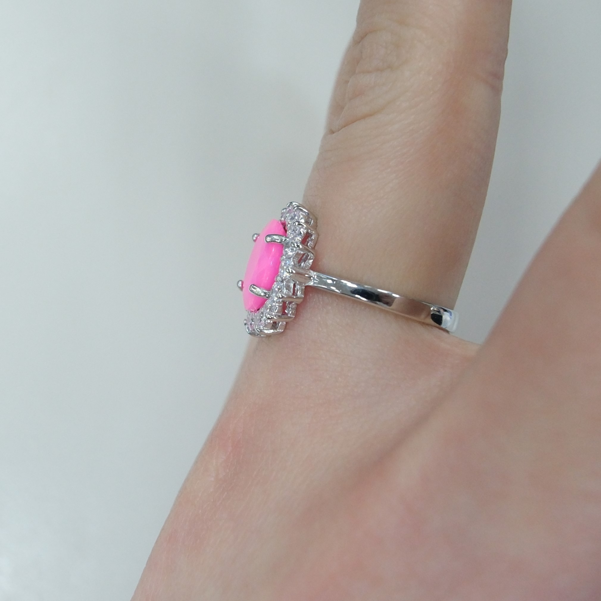 Серебряное кольцо с розовым опалом